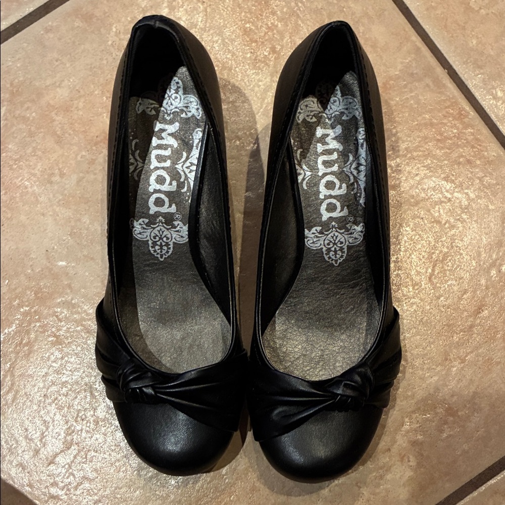 Mudd Black Knotted Wedged Heel